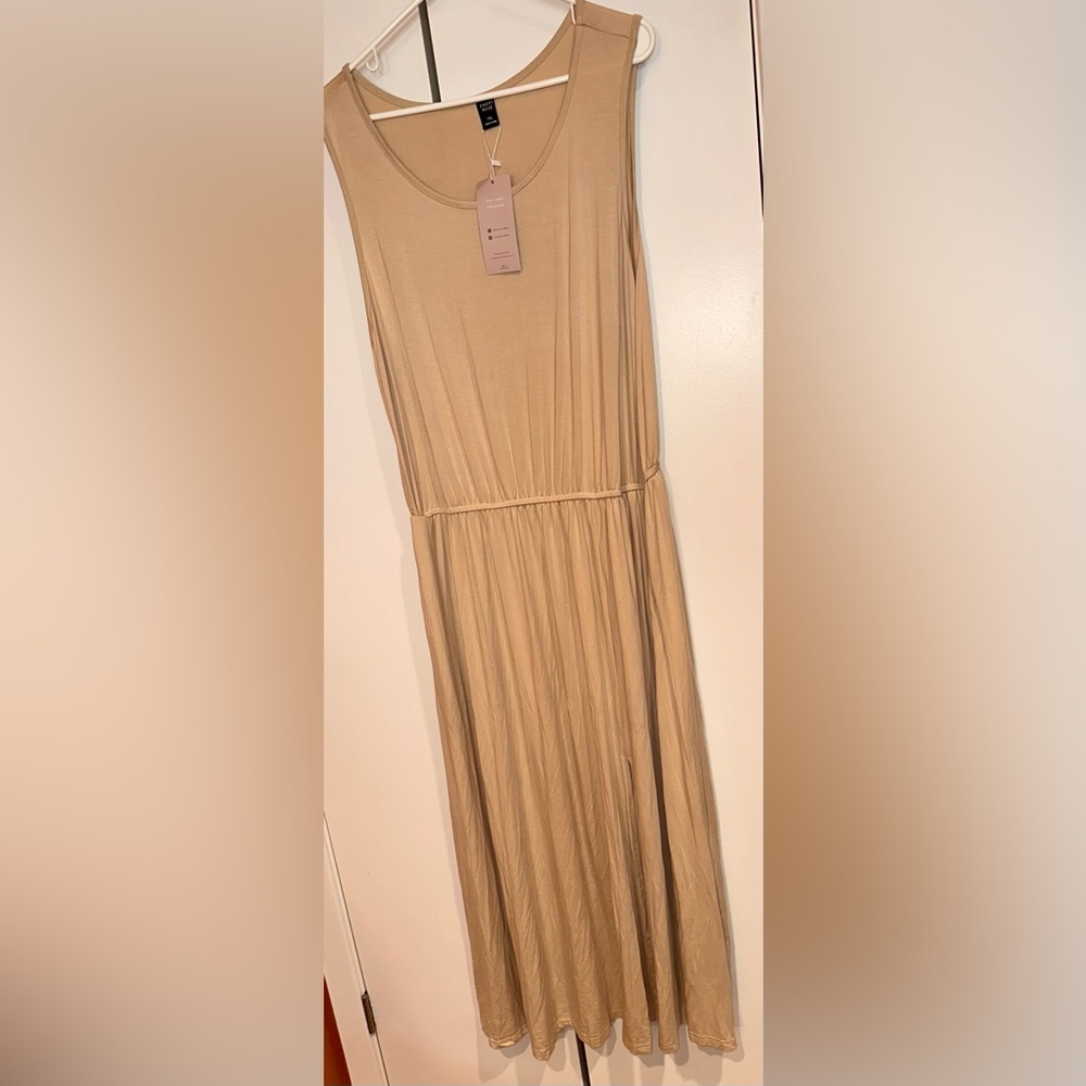 Sleeveless Beige Maxi Dress - Casual Gathered Waist. Size 1XL